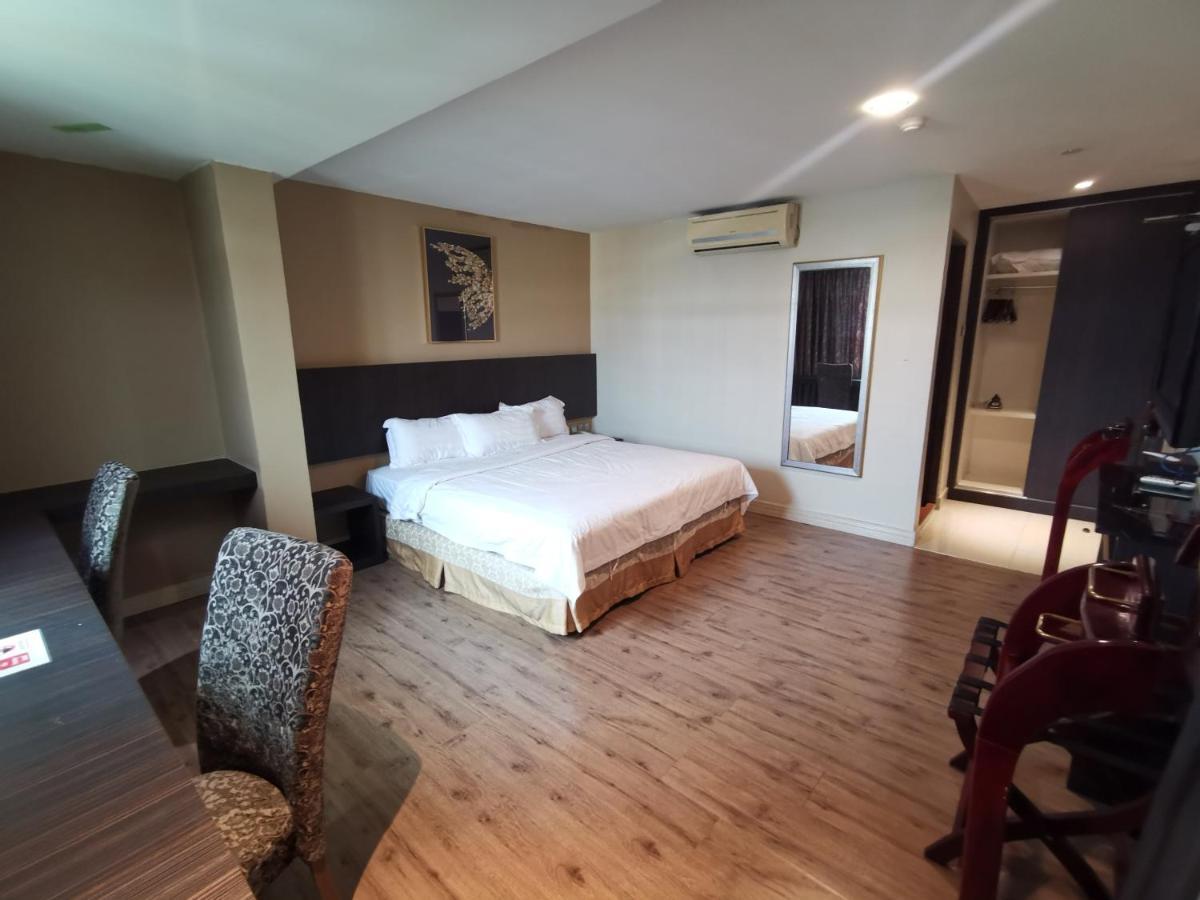 להד דאטו Hotel De Leon II מראה חיצוני תמונה
